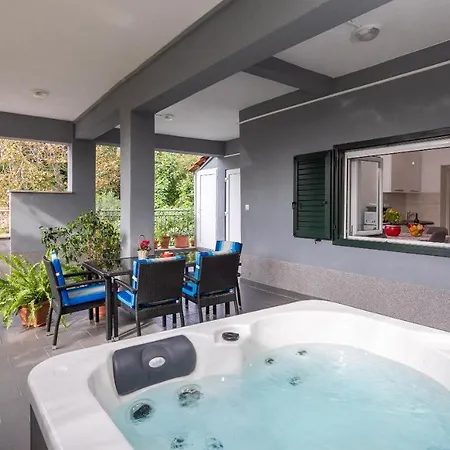 Prestige * Jesenice (Split-Dalmatia)