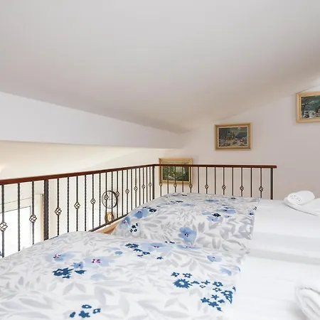 Apartment Prestige Jesenice (Split-Dalmatia)