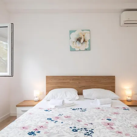 Prestige * Jesenice (Split-Dalmatia)