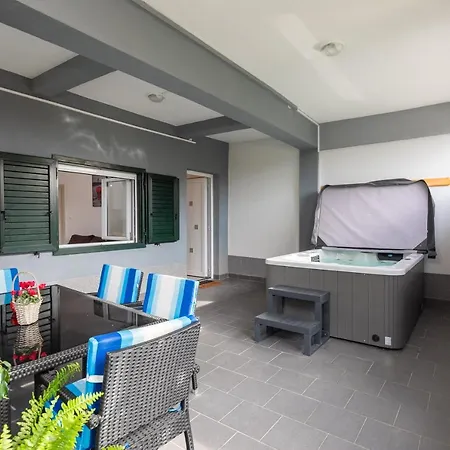 Prestige Apartman Jesenice (Split-Dalmatia)