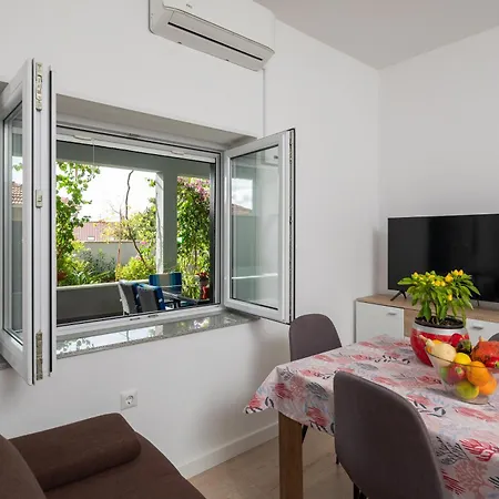 Prestige * Jesenice (Split-Dalmatia)