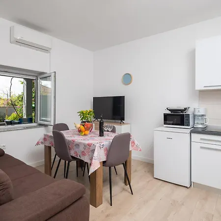Prestige * Jesenice (Split-Dalmatia)