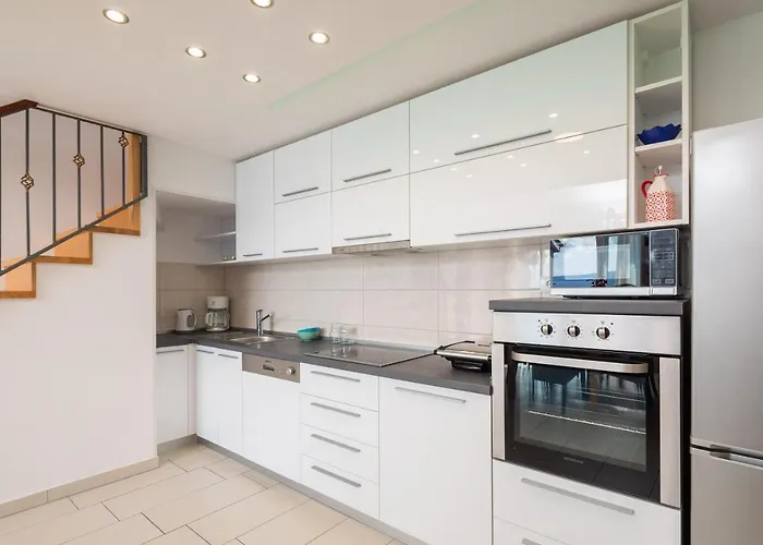 Prestige * Jesenice (Split-Dalmatia)